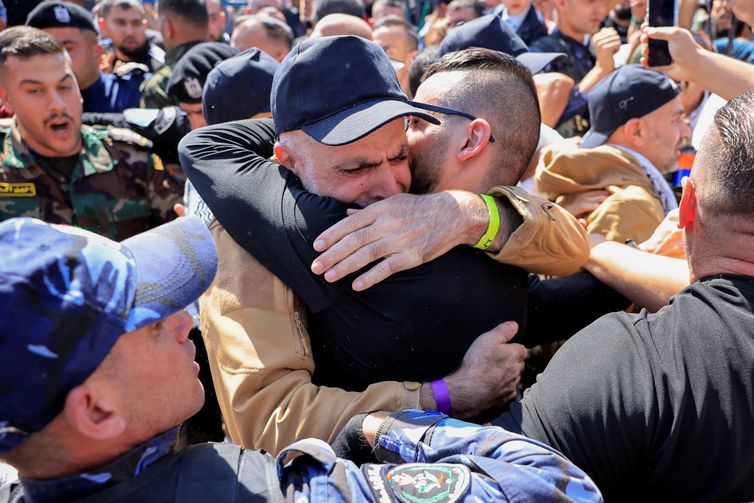 2025-10-13t144011z_1_lynxnpel9c0mu_rtroptp_4_israel-palestinos-prisioneiros