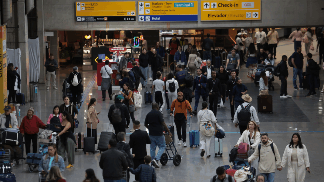 Movimento no Aeroporto de Guarulhos, em São Paulo