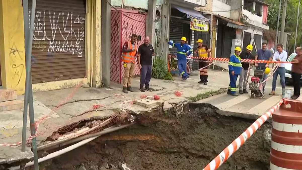 Esgoto de Sãoulo Rua com esgoto exposto em São Paulo