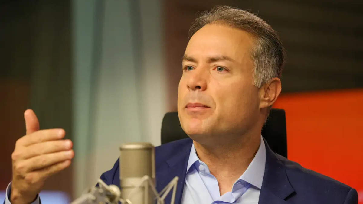 CNH O ministro Renan Filho fala ao microfone