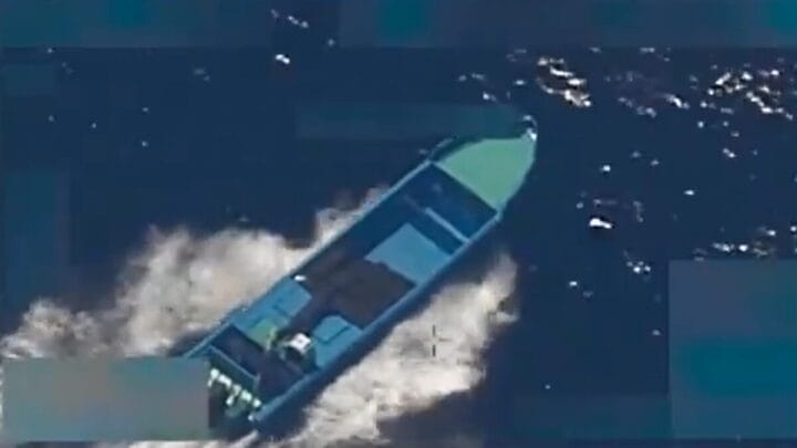 Entenda-ataque-dos-EUA-no-Pacifico-em-meio-a-suposta-ordem-de-Trump-contra-Venezuela-720x405 barco no pacifio