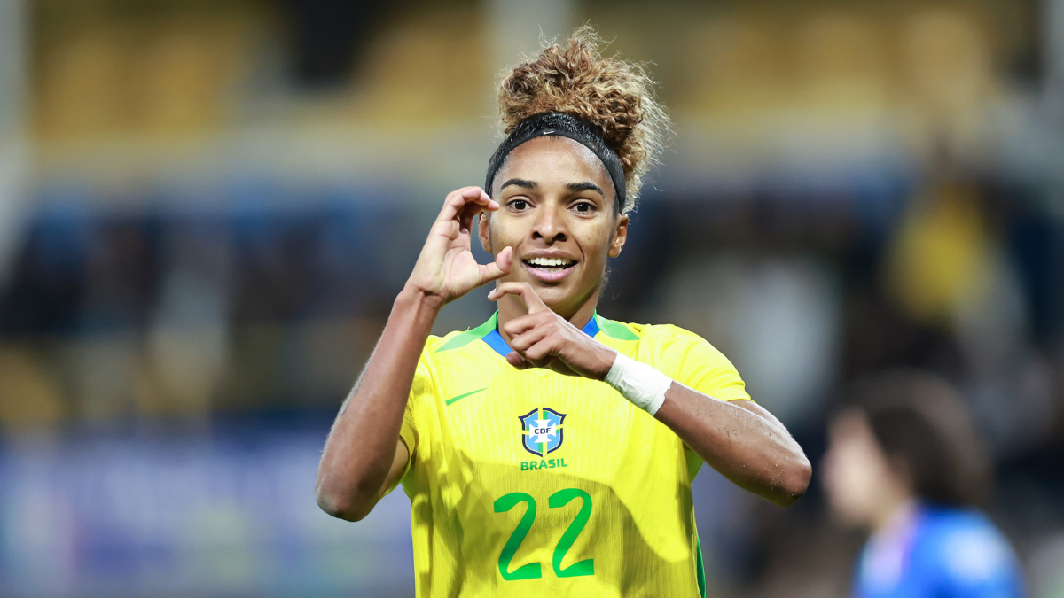 Luany Seleção Feminina Atacante Luany, camisa 22 da seleção feminina, comemorando gol