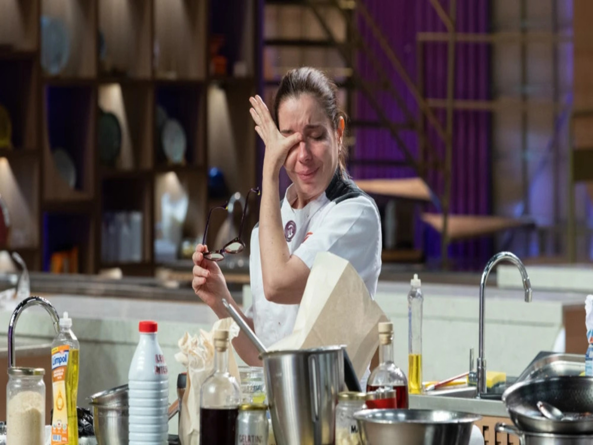 Imagem colorida de participante do Master Chef eliminada