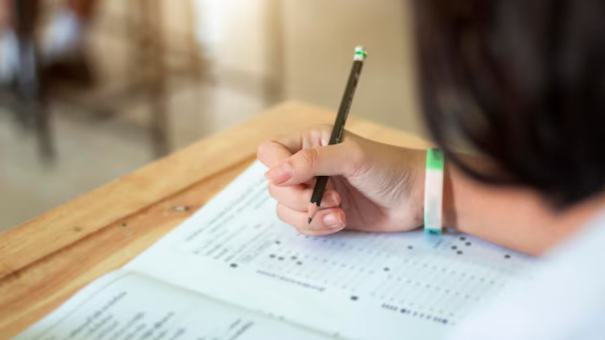 gabarito-cronograma-completo Lápis marcando o gabarito da prova