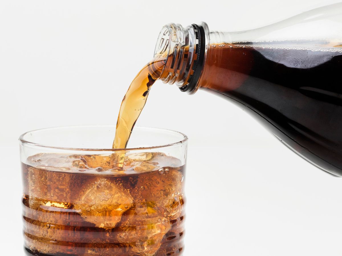 refrigerante Garrafa e copo de refrigerante