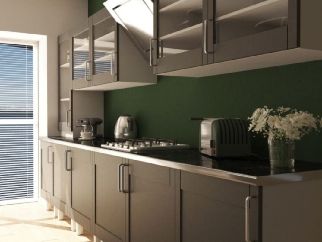 Imagem colorida de armário de prateleiras abertas